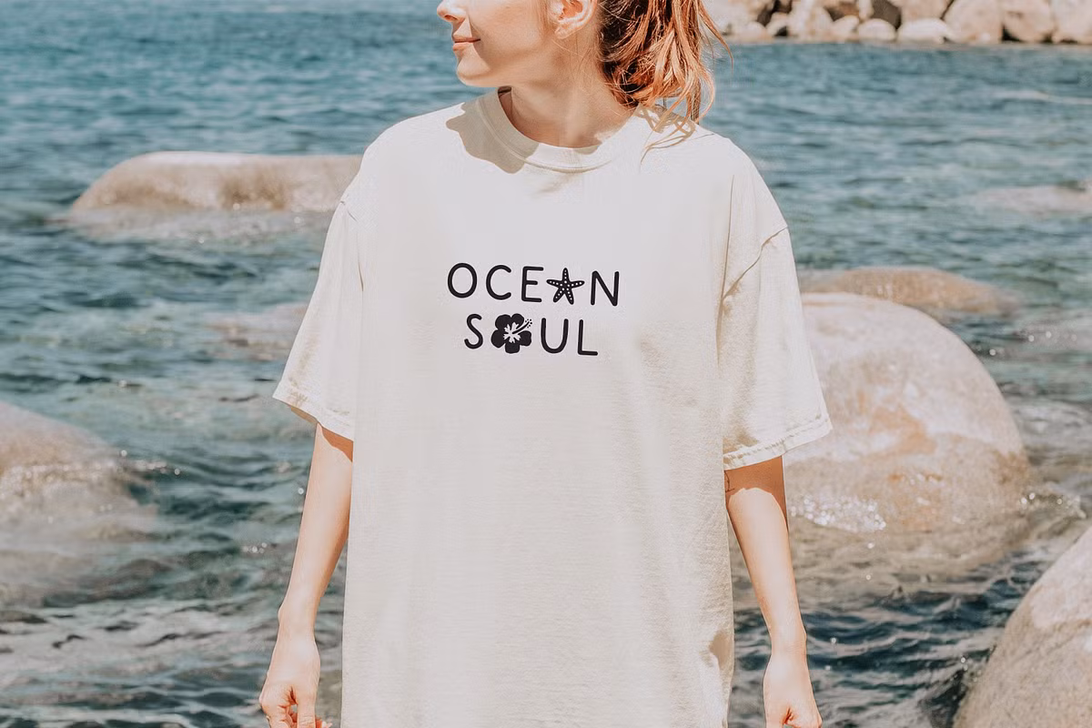 Character sets and features of Coastal Paradise font